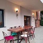 Nio Planet Golem, Durres Vakantiehuis Golem (Tirana)