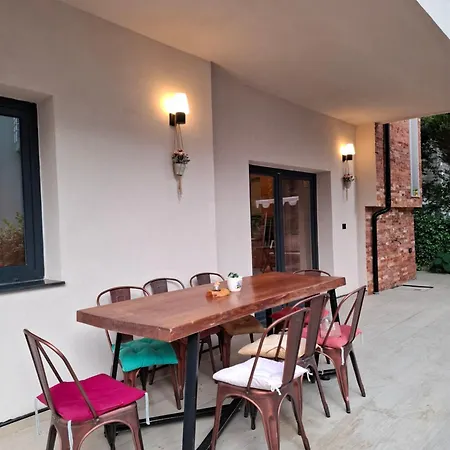 Nio Planet Golem, Durres 度假居 格勒姆