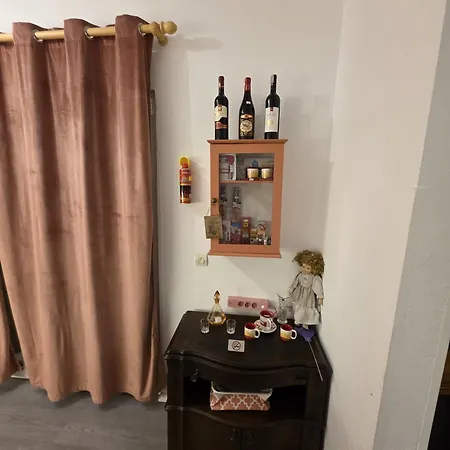 Nio Planet Golem, Durres Semesterbostad *