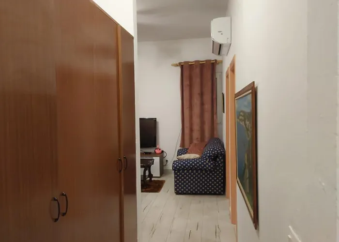 Nio Planet Golem, Durres Vakantiehuis Golem (Tirana)