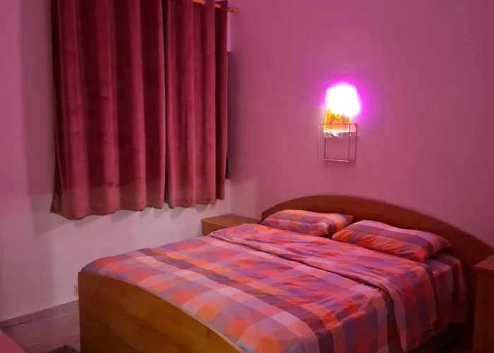 Nio Planet Golem, Durres Vakantiehuis *